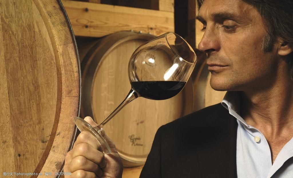 品紅酒的藝術(shù) 在光影間品味葡萄酒的生命